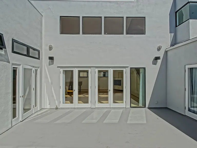 522 Grand Blvd — Photo 8
