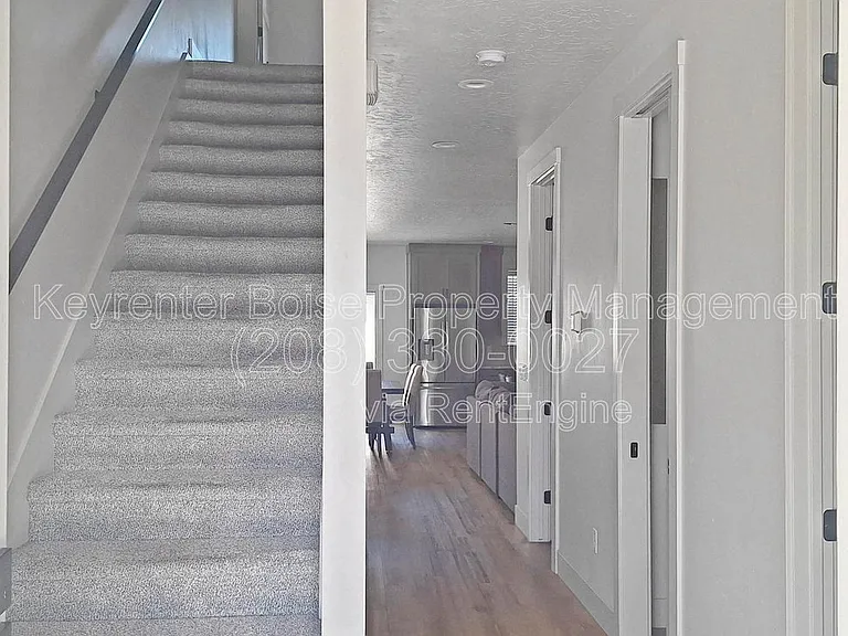 1508 S Oakland Ave — Photo 3