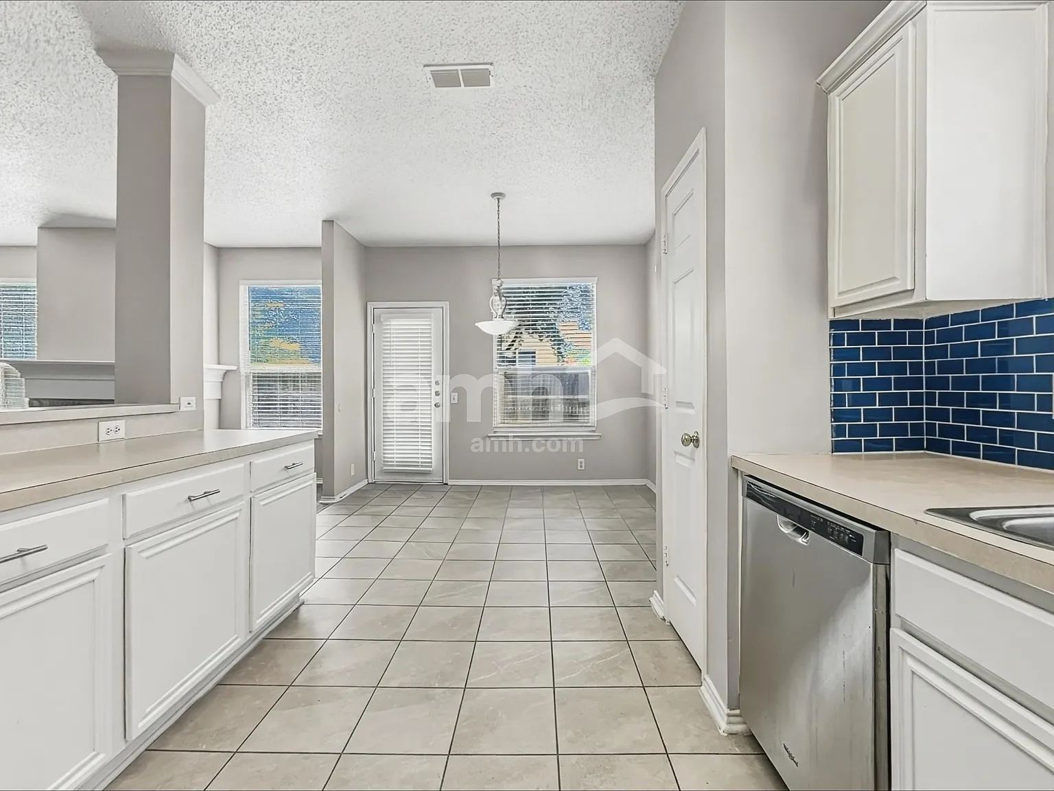 4 bed, 2.5 bath, 2805 sqft, $2,545 — Photo 4