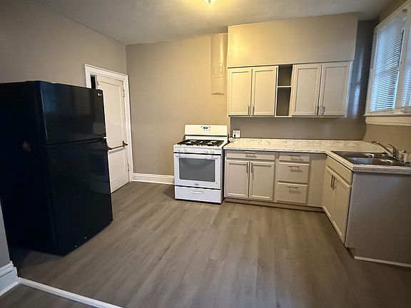 3rd image of 324 Wyoming St