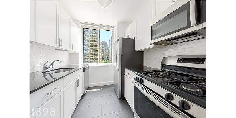 Rented by A&E Real Estate Management | media 4