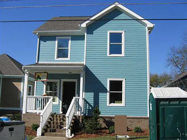 621 N Holly St — Photo 1