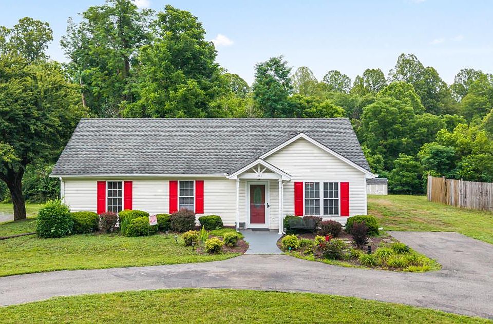 1st image of 301 Lakeview Dr