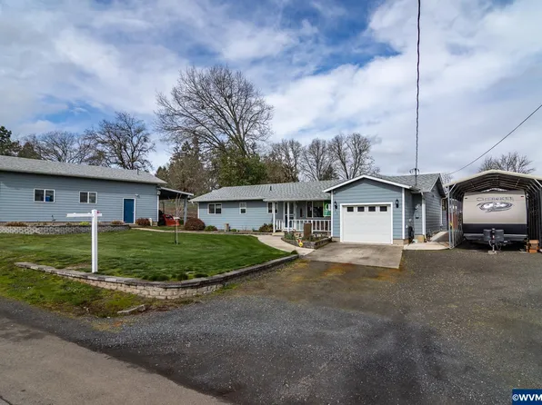 61 SW Oak St, Winston, OR 97496