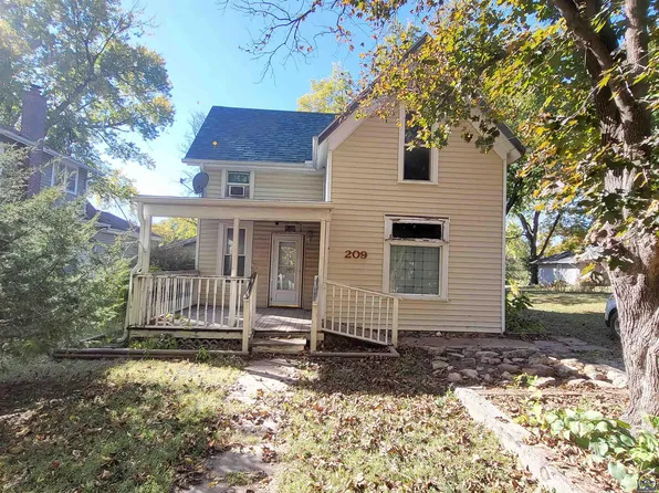 209 Kansas Ave, Holton, KS 66436
