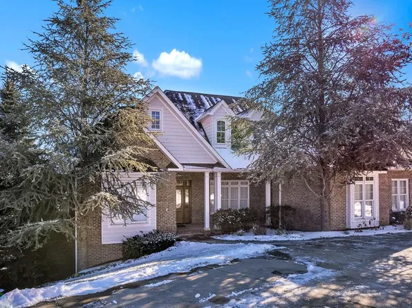 123 Ridgetop Dr, Johnson City, TN 37615