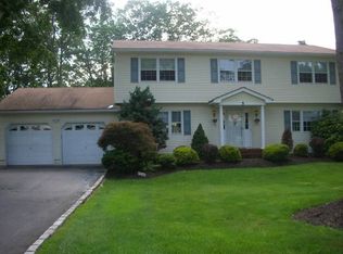 5 Apollo Rd, Manalapan, NJ 07726