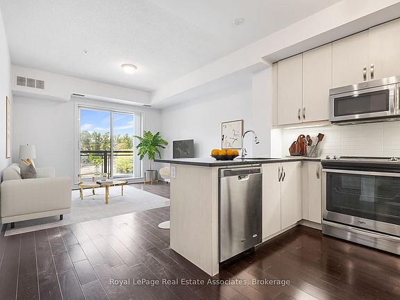 4th image of 3170 Erin Mills Pkwy #321
