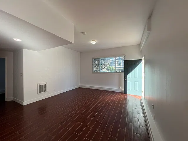2 bed, 750 sqft, $4,750 — Photo 2