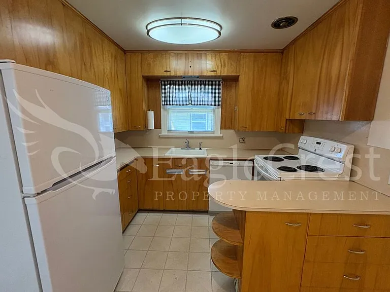 542 E Chestnut St — Photo 32