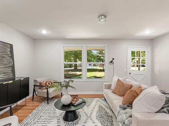 5th image of 3614 Floral Dr
