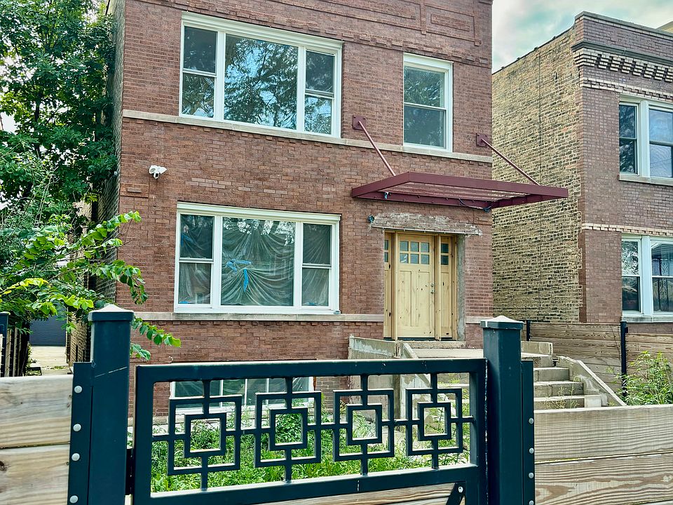 1st image of 3934 N Sawyer Ave #2