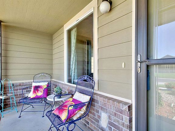 4th image of 2208 E Sunset St