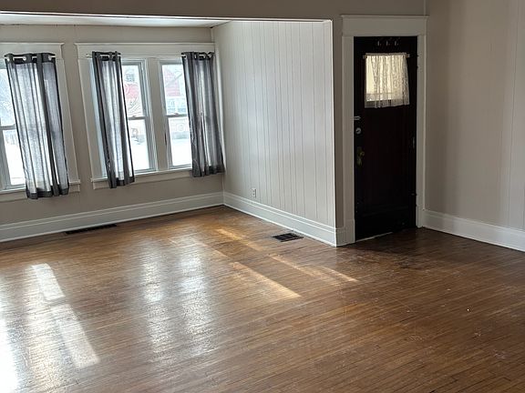 4th image of 298 Taunton Pl Unit 1