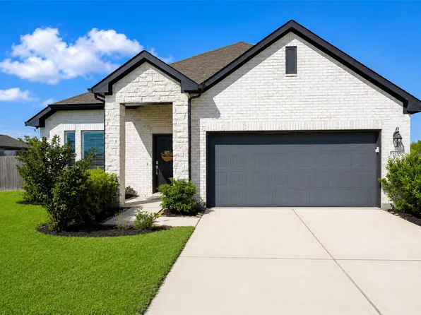 11206 Youngquist Dr, Mont Belvieu, TX 77535