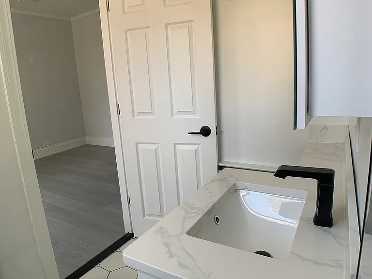 ANGELUS APARTMENTS — Photo 26
