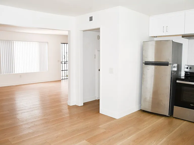 994 Valencia St — Photo 12