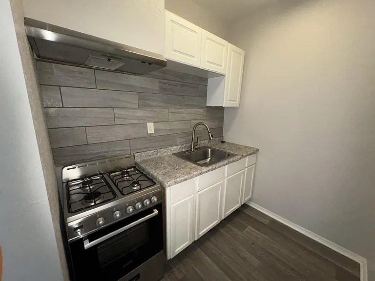 1113 S 30th Ave — Photo 1