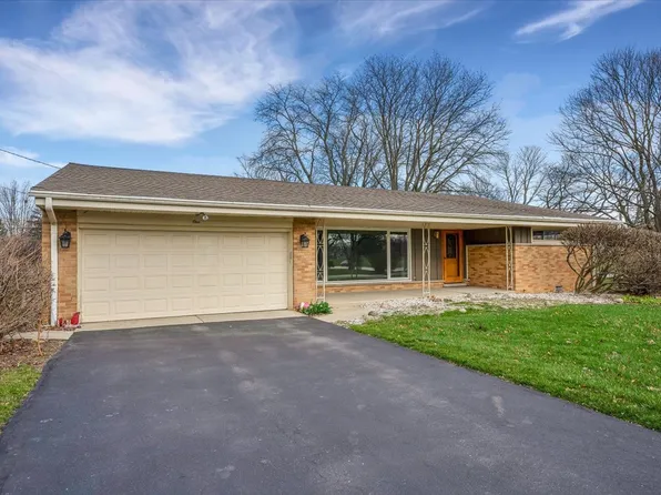 1 Coldren Dr, Prospect Heights, IL 60070