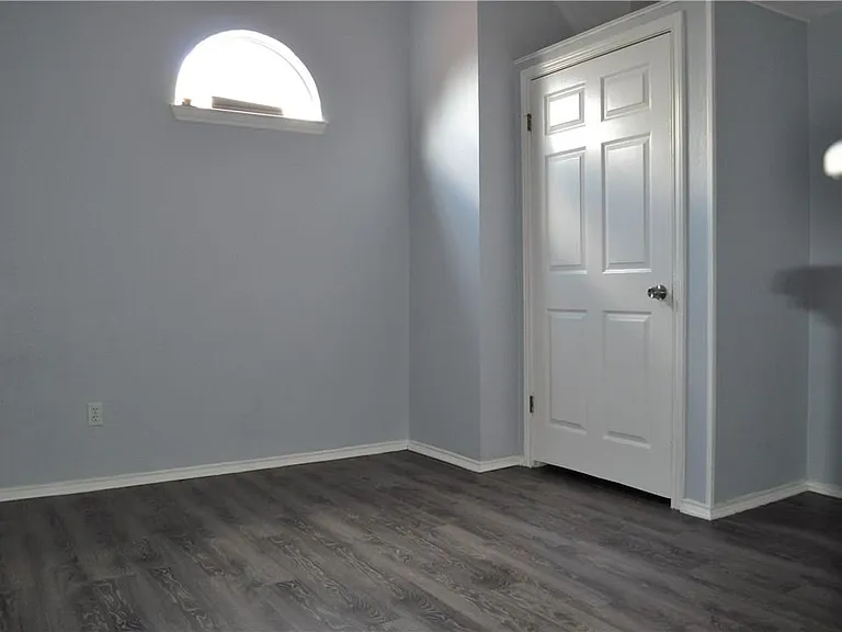 706 W 22nd St #305 — Photo 17