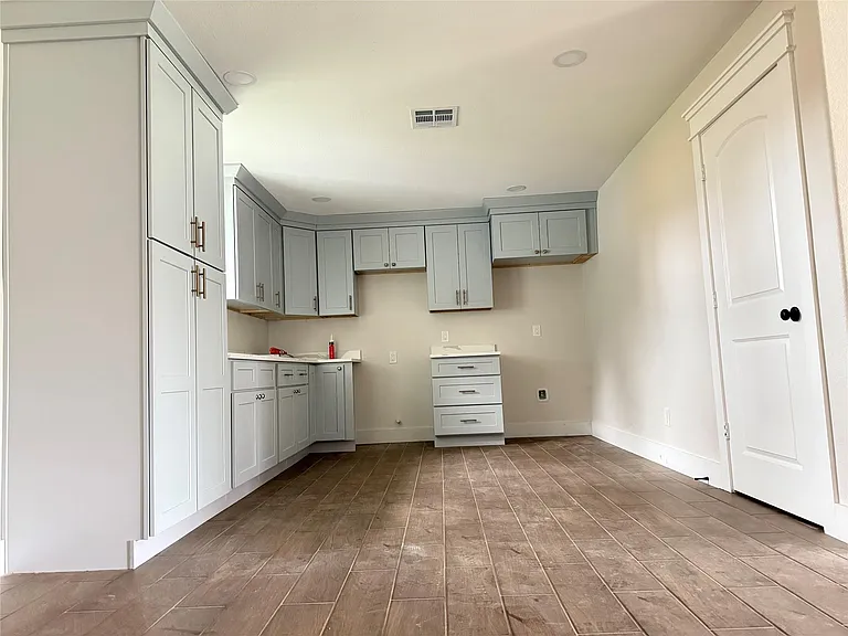 5924 Honeysuckle Dr — Photo 6