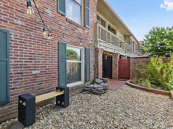 3rd image of 1184 Lynnfield Rd APT 1