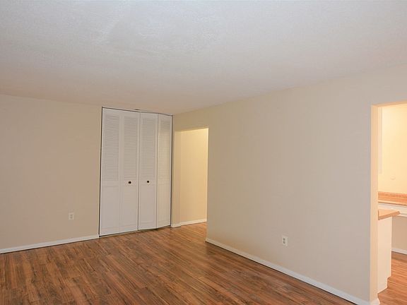 2nd image of 70 Shrewsbury Green Dr Unit I