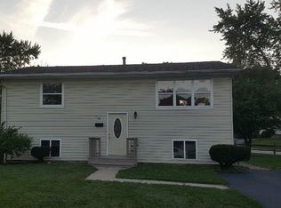 524 Linden Dr, Round Lake, IL 60073