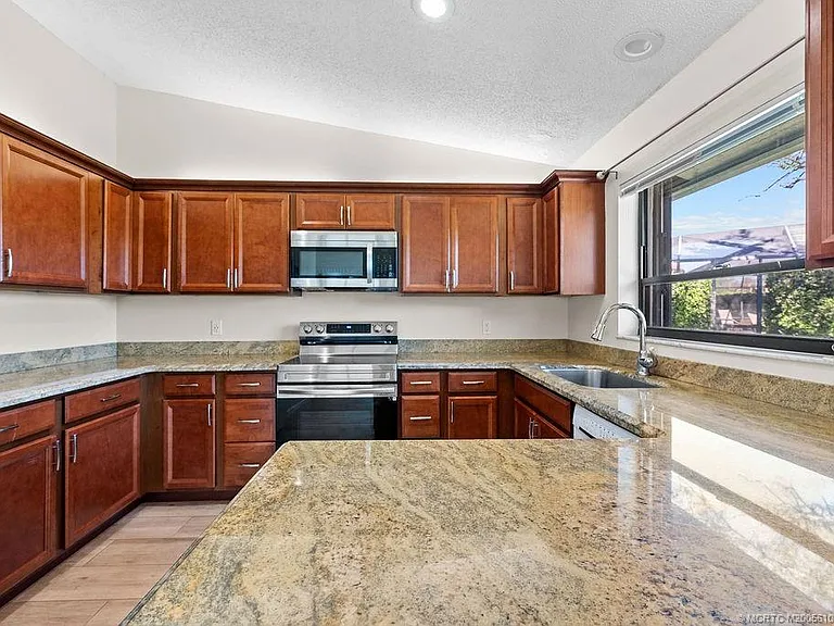 2386 SW Creekside Dr — Photo 29