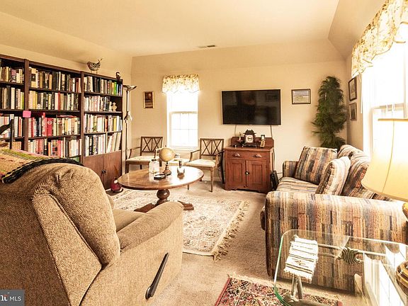 4th image of 21 Sea Chase Dr #9