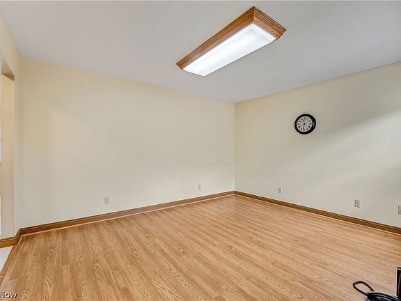 4th image of 17500 Alexander Rd