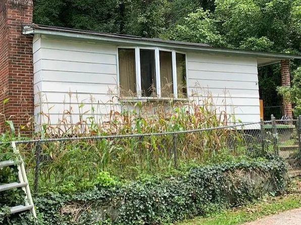 60 Music Br, Van Lear, KY 41265