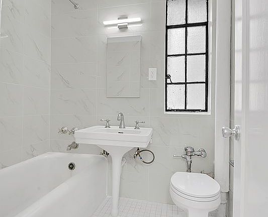 4th image of 333 E 43rd St APT 206
