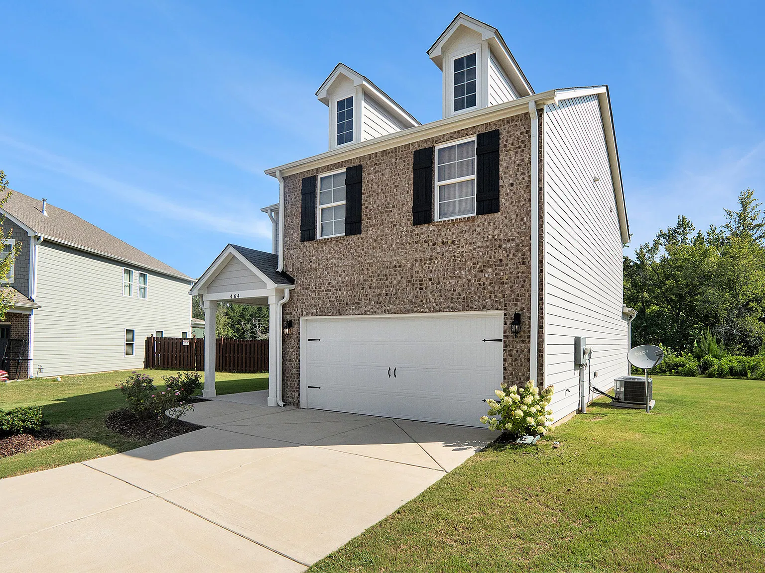 4 bed, 2.5 bath, 1822 sqft, $2,295 — Photo 3