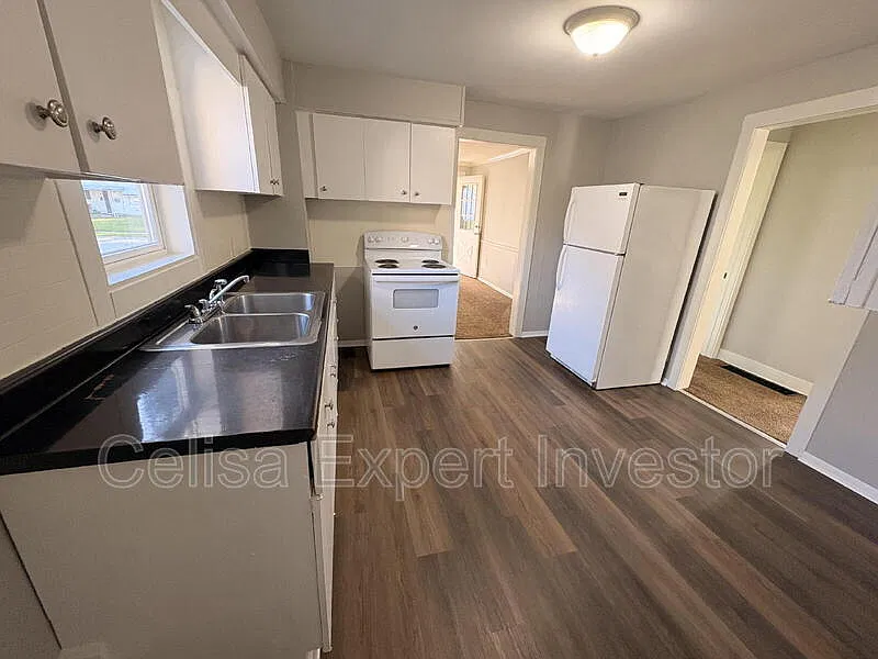 2 bed, 1.0 bath, 1024 sqft, $1,000 — Photo 3