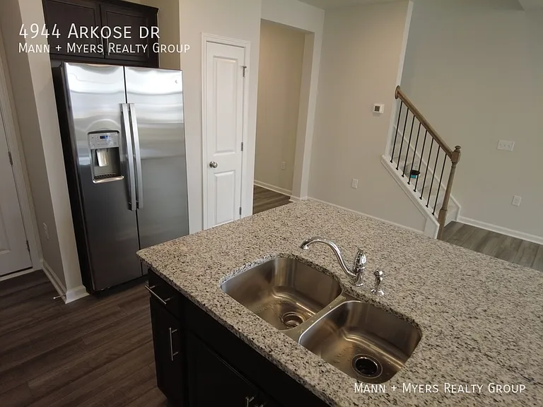 4944 Arkose Dr — Photo 10