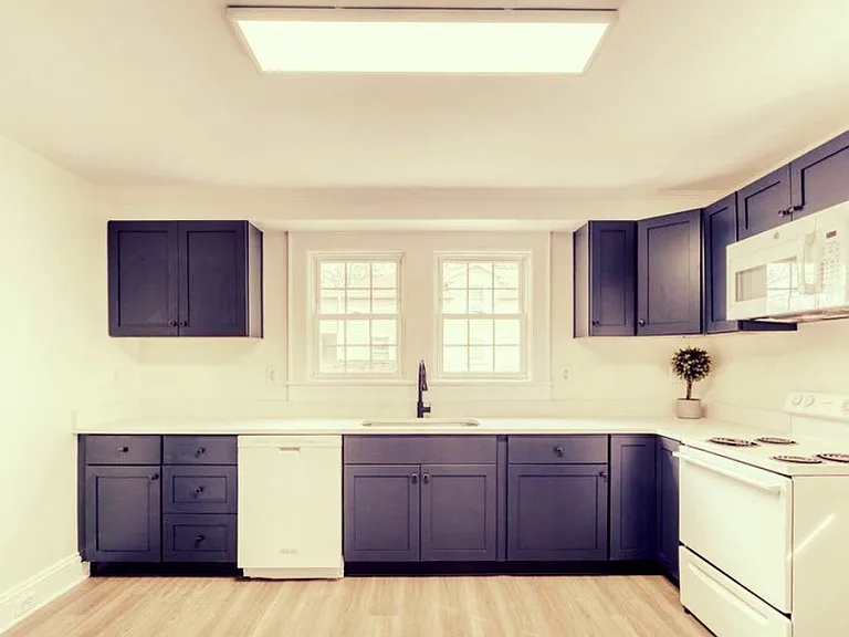639 E Iredell Ave #1 — Photo 9