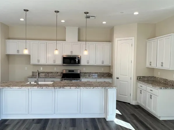 1033 Meadowlands Dr, Oakdale, CA 95361