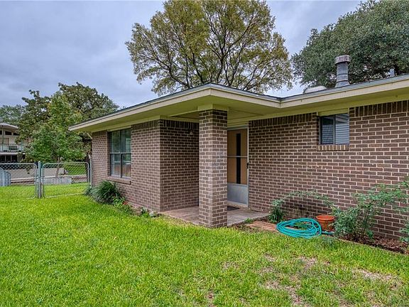 5th image of 1010 Hill Circle West Dr