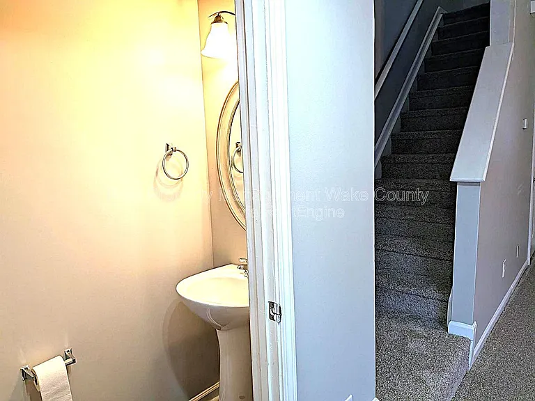 112 Graystar Rd — Photo 7