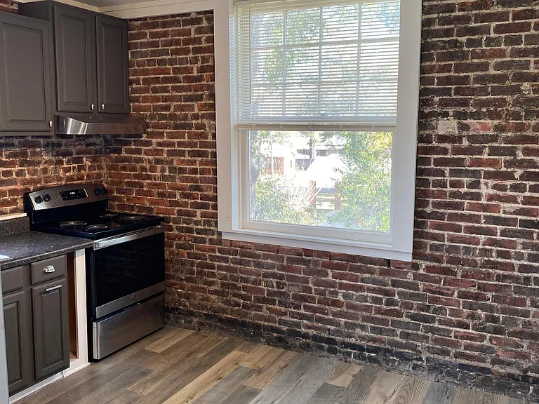 291 College Ave #B — Photo 4