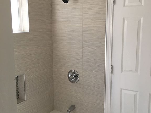 4th image of 839 N El Molino Ave