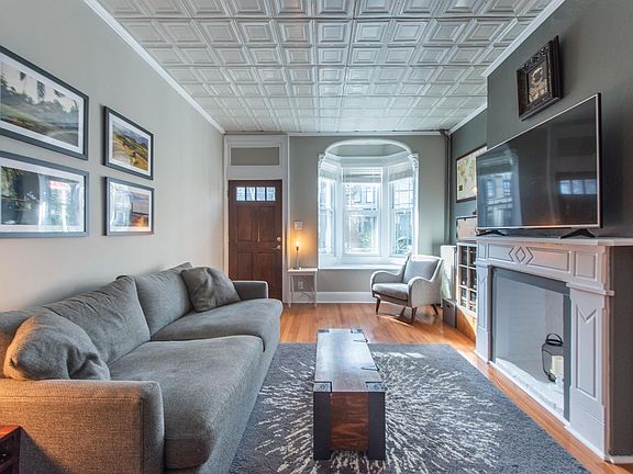 5th image of 16 Waverly St