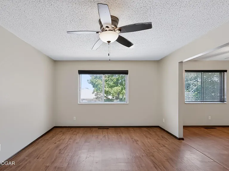 415 W Spring St #A — Photo 5