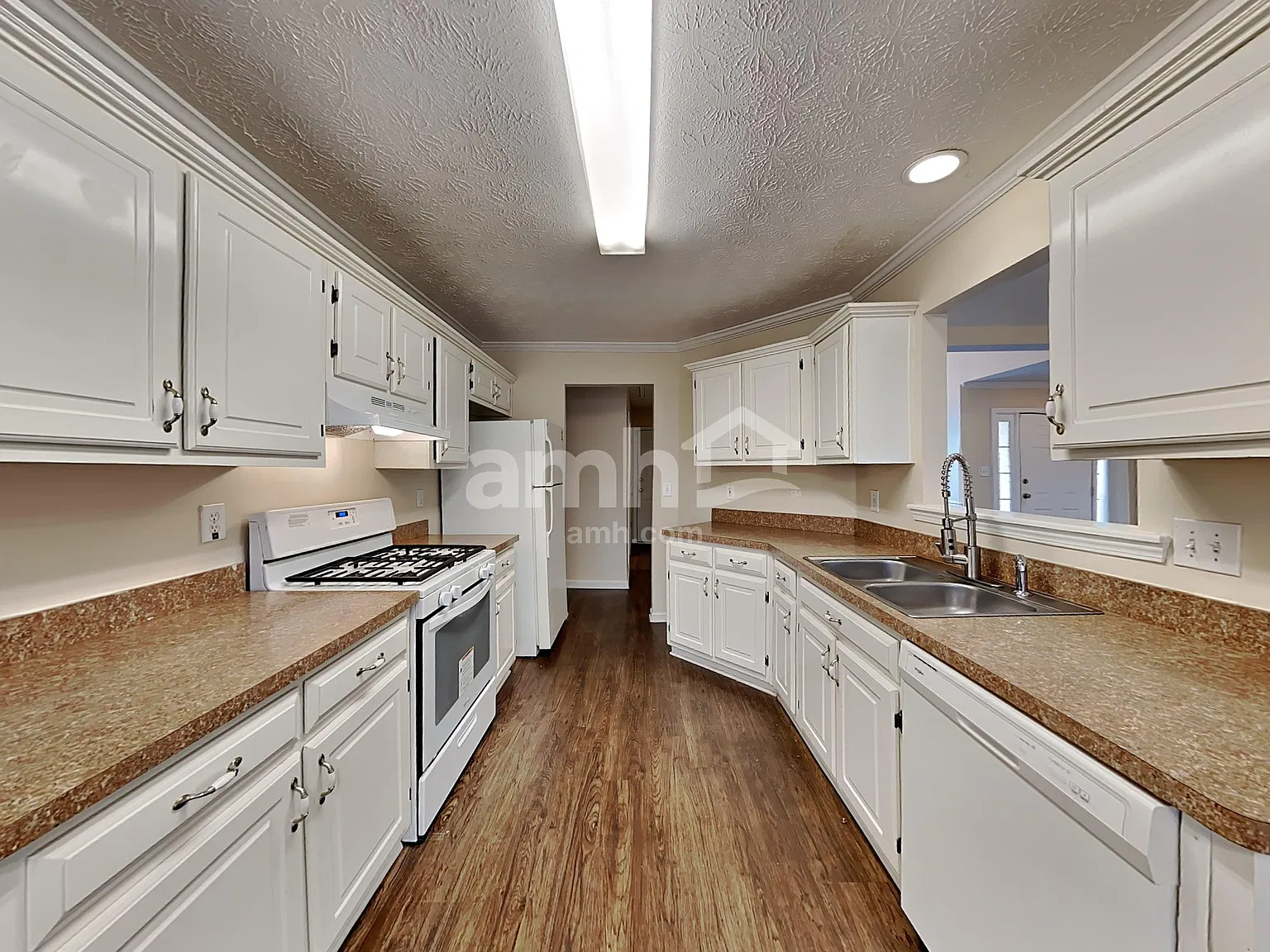 4 bed, 2.0 bath, 1889 sqft, $2,045 — Photo 4
