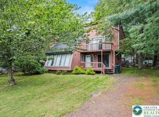 7646 Rainbow Dr, Tobyhanna, PA 18466