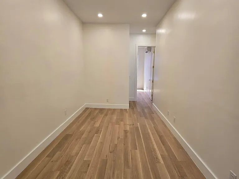 52 Grace St — Photo 10