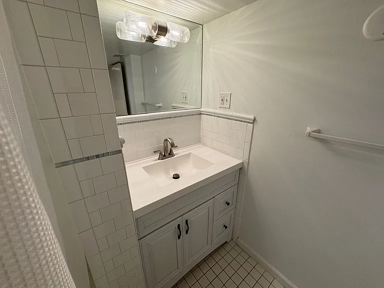 318 Bainbridge St #B — Photo 13