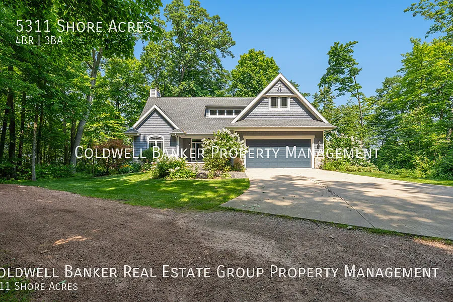 Luxury Home in Private Community — Photo 1