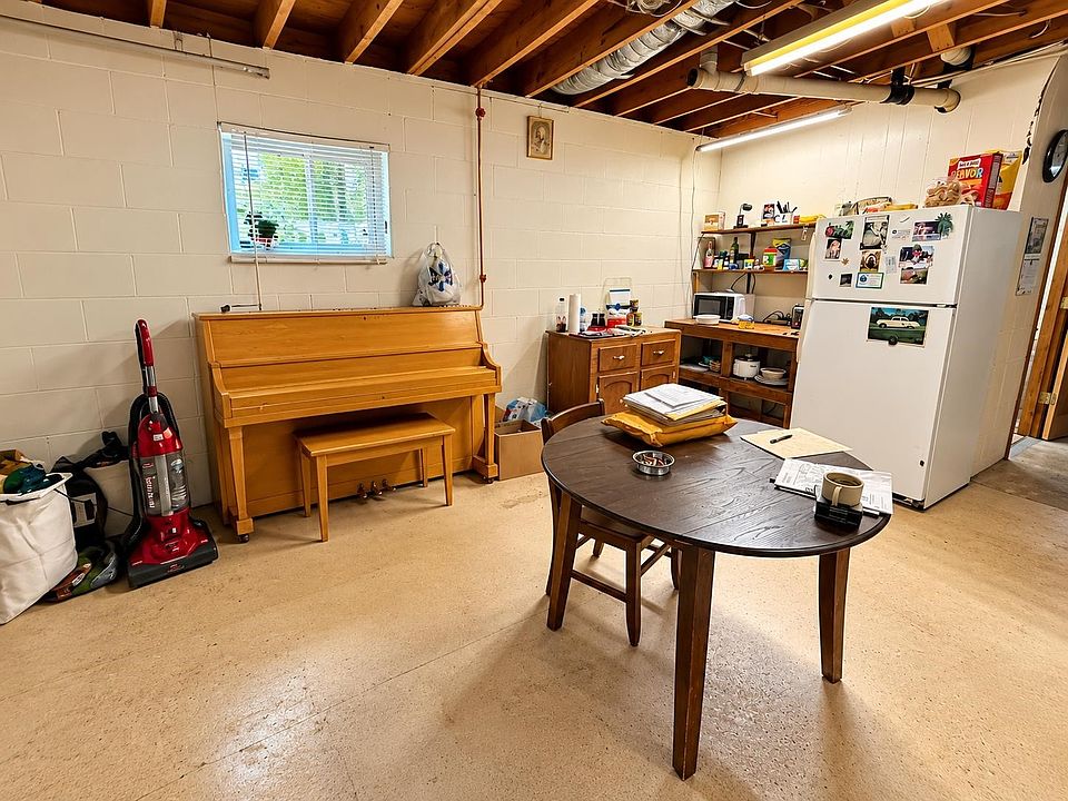 16th image of 305 3rd Ave S